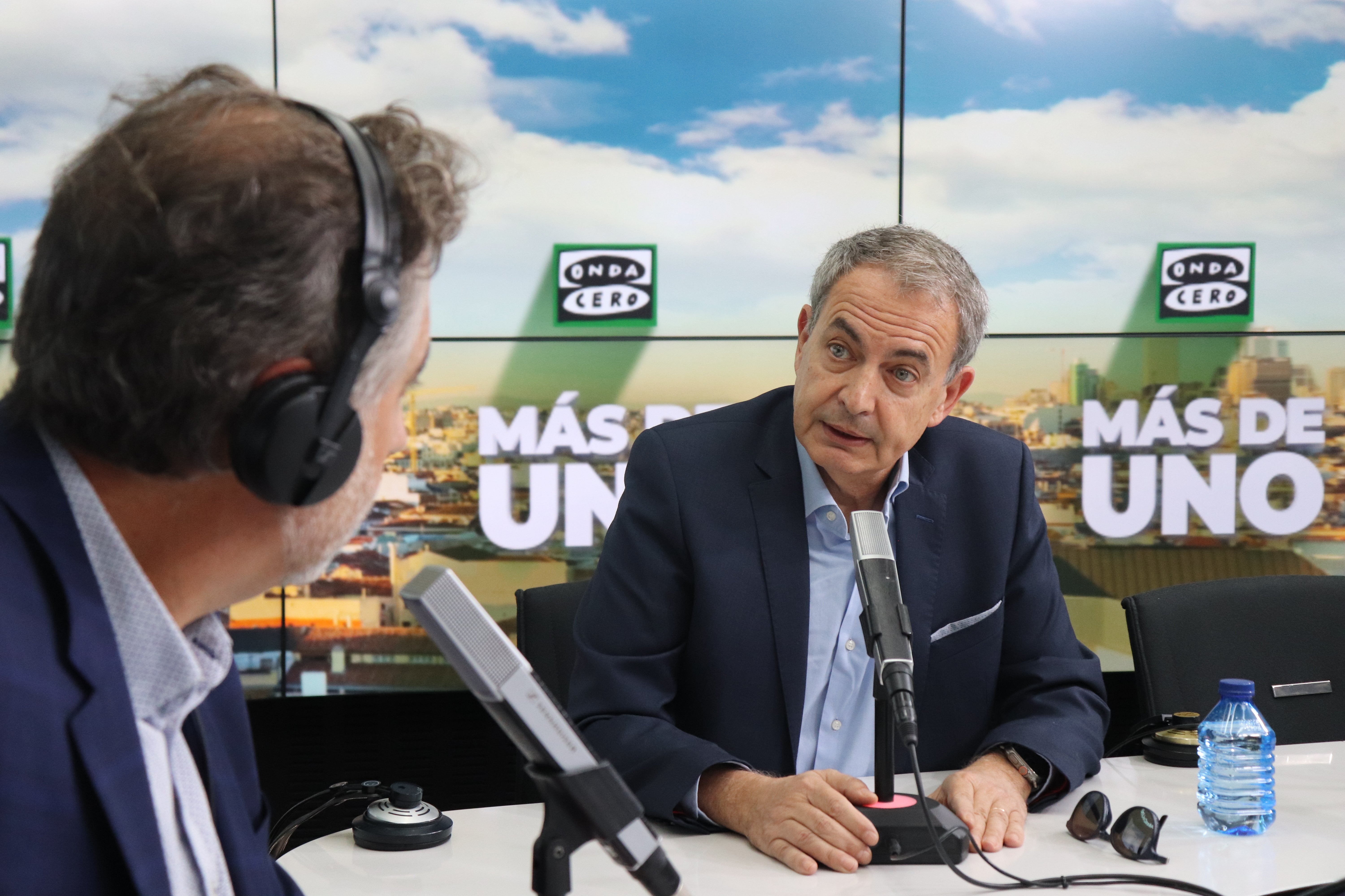 Zapatero: "Cuando se está en el Gobierno, si hay que cambiar de opinión se cambia" Zapatero: "Cuando se está en el Gobierno, si hay que cambiar de opinión se cambia"