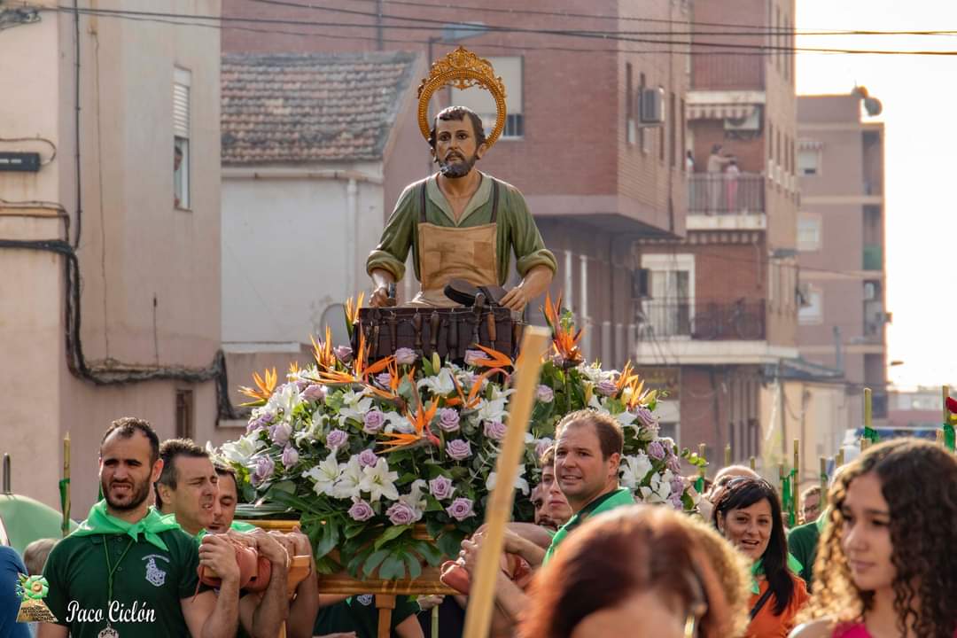 La ilicitana Yrene Tomás, de la empresa Nordikas, abre con su pregón las fiestas de San Crispín La ilicitana Yrene Tomás, de la empresa Nordikas, abre con su pregón las fiestas de San Crispín