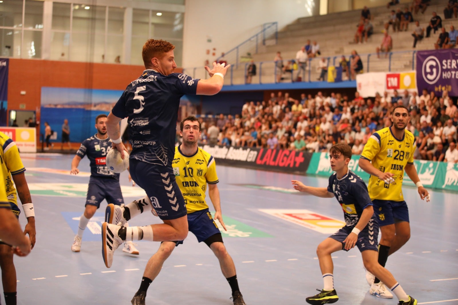 Primera derrota del TM Benidorm en ASOBAL frente a un Bidasoa que fue superior (24-31) Primera derrota del TM Benidorm en ASOBAL frente a un Bidasoa que fue superior (24-31)