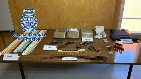 La Policía Nacional de Elche desarticula un grupo de traficantes que usaba vehículos modificados para ocultar la droga. La Policía Nacional de Elche desarticula un grupo de traficantes que usaba vehículos modificados para ocultar la droga.