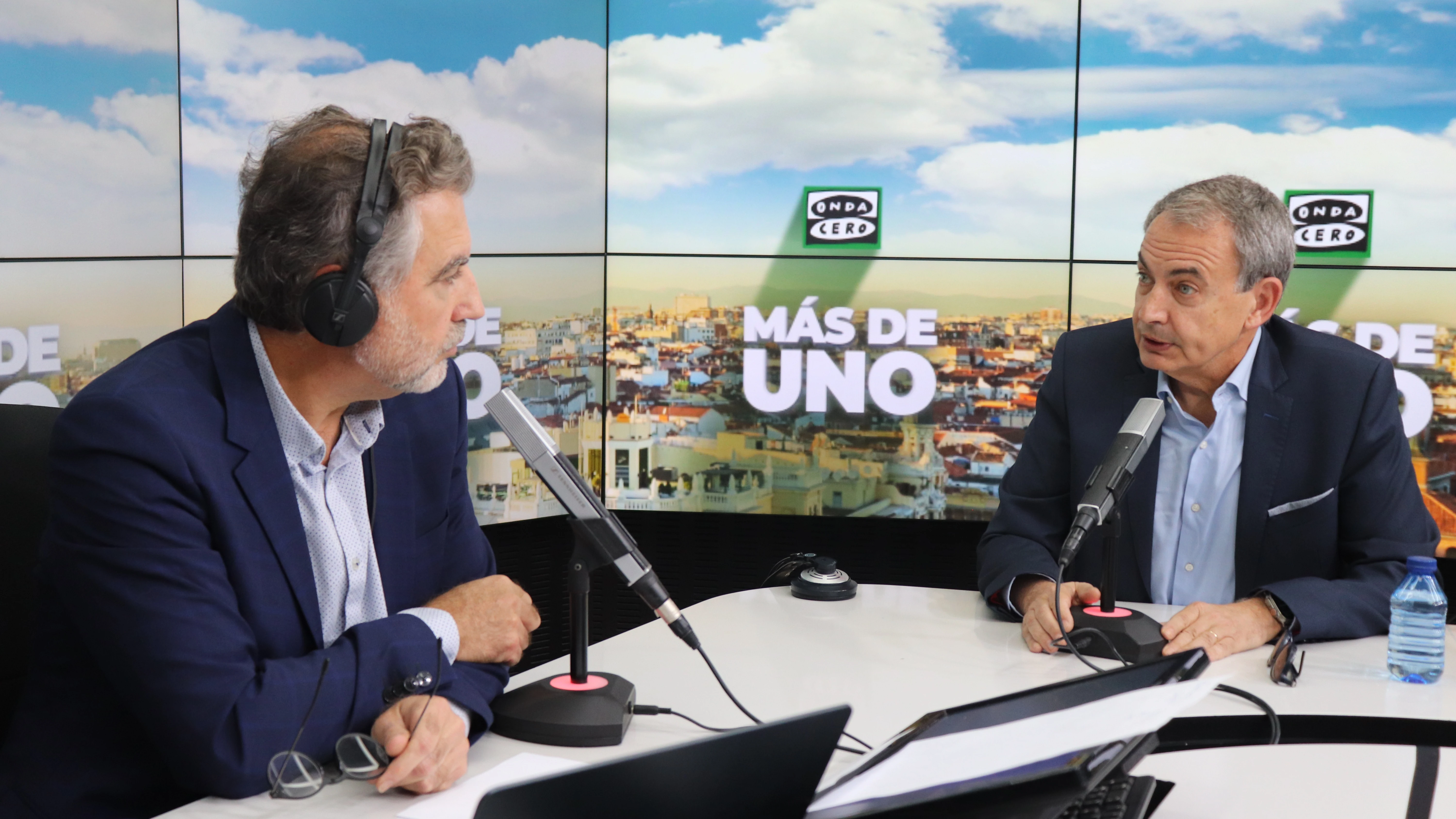 El expresidente José Luis Rodríguez Zapatero con Carlos Alsina en 'Más de uno' El expresidente José Luis Rodríguez Zapatero con Carlos Alsina en 'Más de uno'