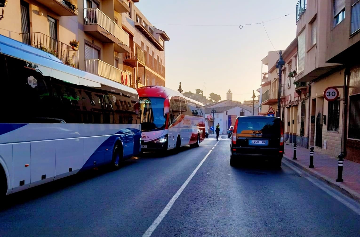 La Generalitat adjudica a Avanza Movilidad Levante el servicio de autobús entre Benidorm y 17 municipios de la Marina Baixa por 6.7 millones de euros La Generalitat adjudica a Avanza Movilidad Levante el servicio de autobús entre Benidorm y 17 municipios de la Marina Baixa por 6.7 millones de euros
