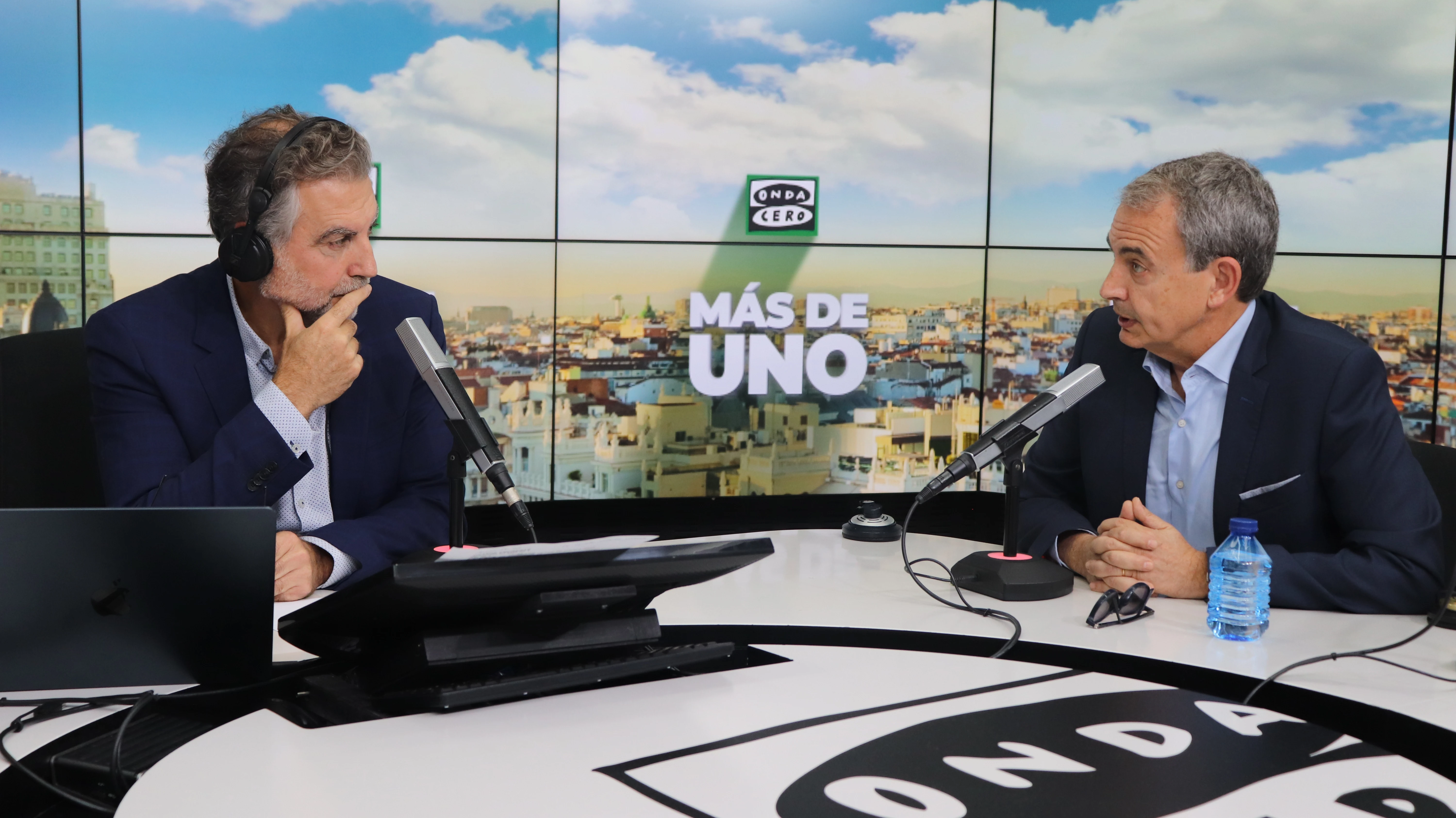 El expresidente José Luis Rodríguez Zapatero con Carlos Alsina en 'Más de uno' El expresidente José Luis Rodríguez Zapatero con Carlos Alsina en 'Más de uno'