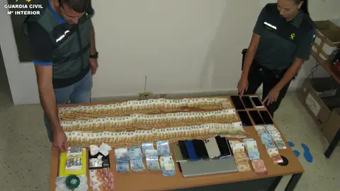 Detenidas 5 personas por venta de droga en La Ribera Baixa Detenidas 5 personas por venta de droga en La Ribera Baixa