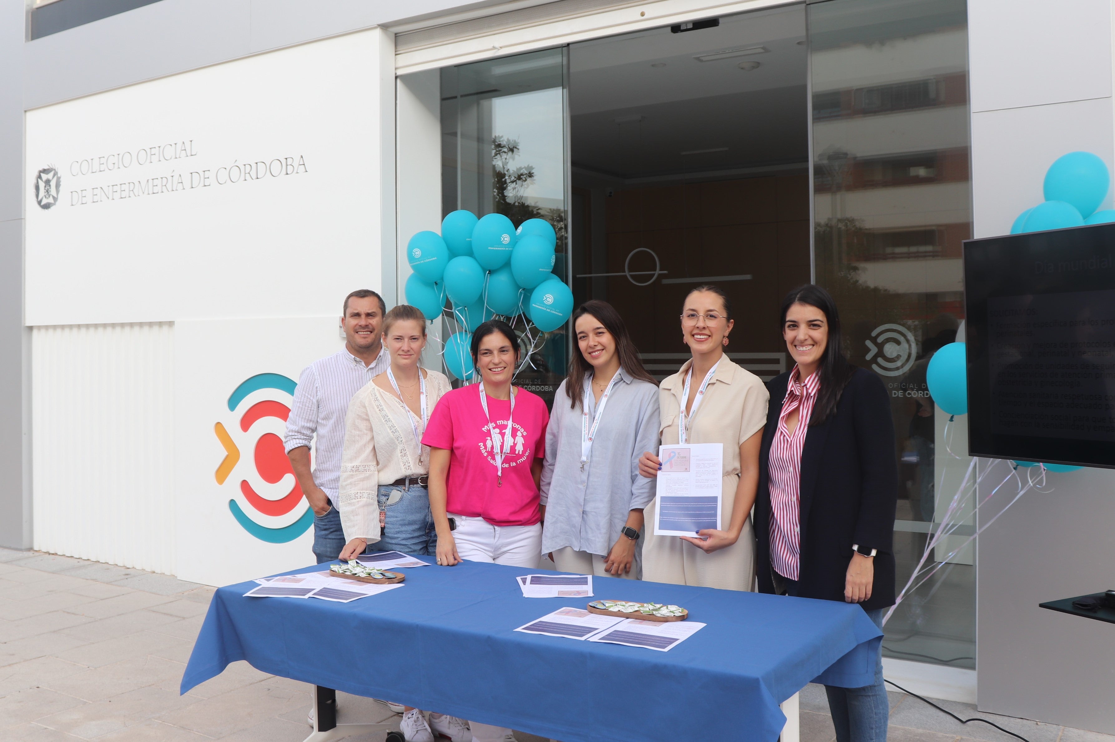 Las matronas cordobesas instalan una mesa informativa para visibilizar el duelo perinatal y promover mejoras en la atención que prestan a las familias Las matronas cordobesas instalan una mesa informativa para visibilizar el duelo perinatal y promover mejoras en la atención que prestan a las familias