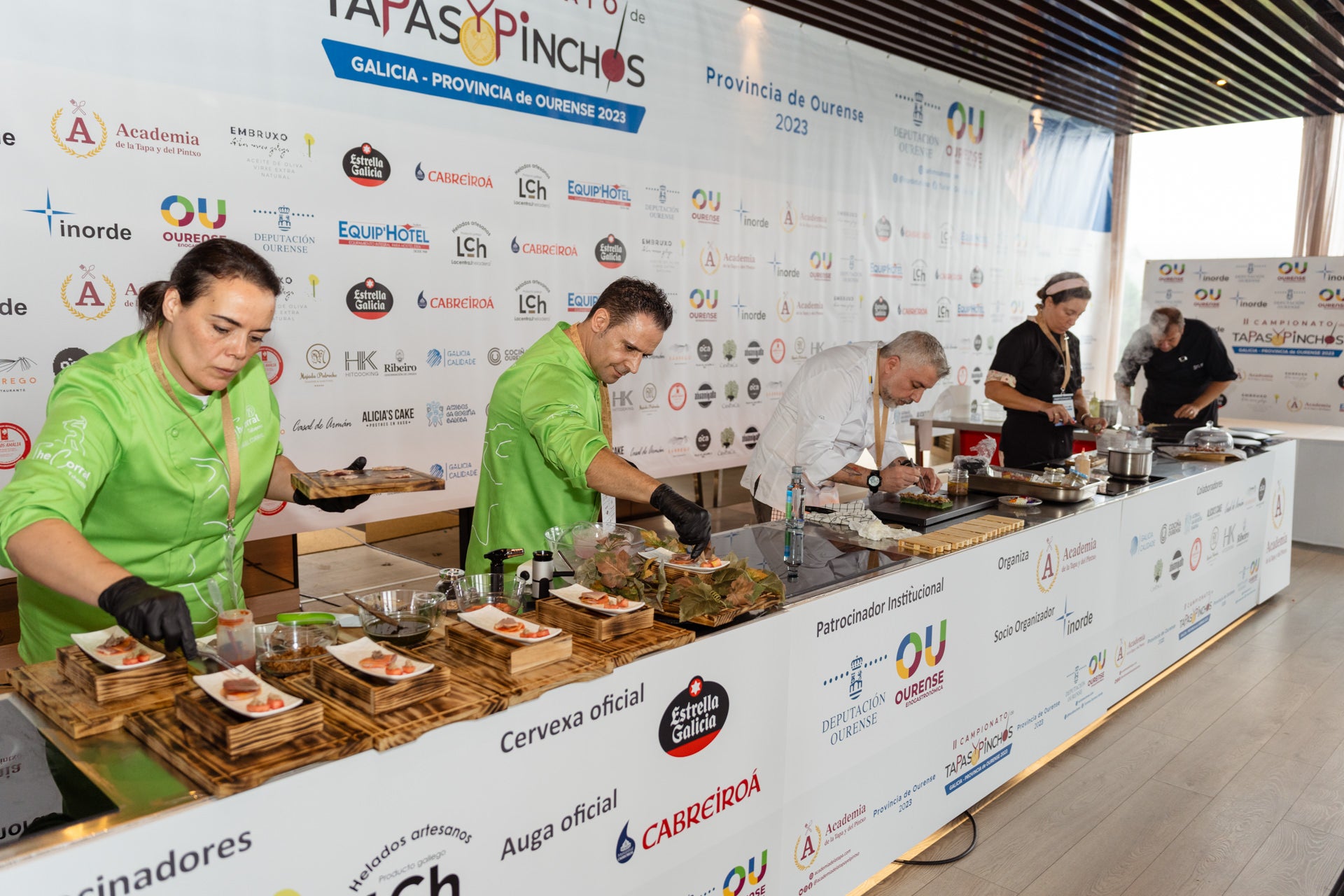 Corenta cociñeiros compiten pola mellor tapa no II Campionato de Tapas e Pinchos de Galicia Corenta cociñeiros compiten pola mellor tapa no II Campionato de Tapas e Pinchos de Galicia