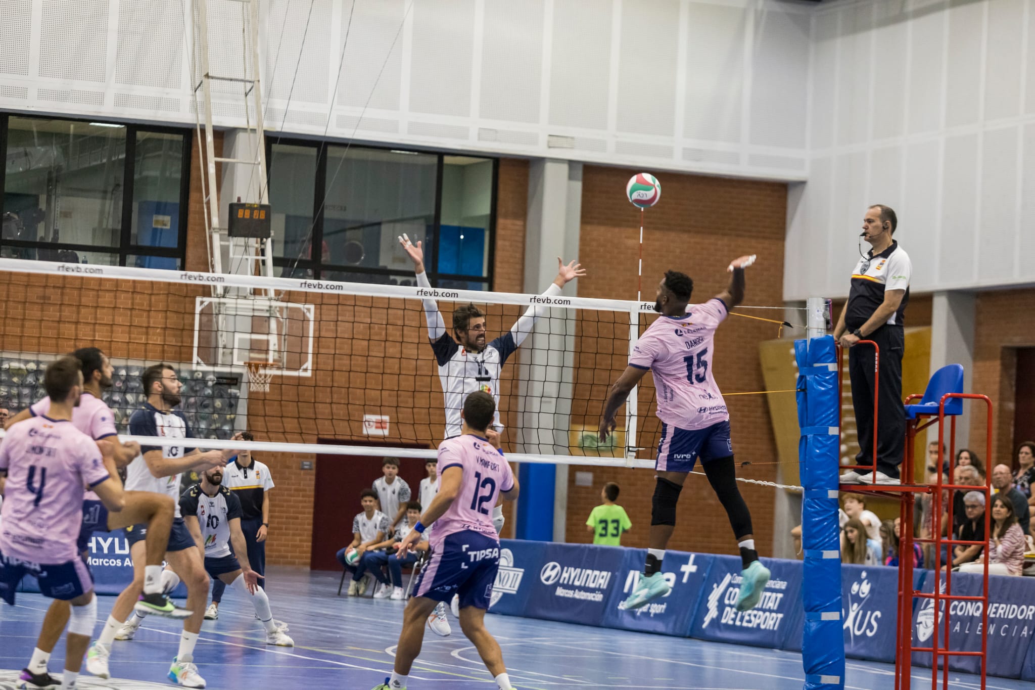 UPV Léleman Conqueridor y Voleibol Villena Petrer se ven las caras en su primer ‘derbi’ UPV Léleman Conqueridor y Voleibol Villena Petrer se ven las caras en su primer ‘derbi’