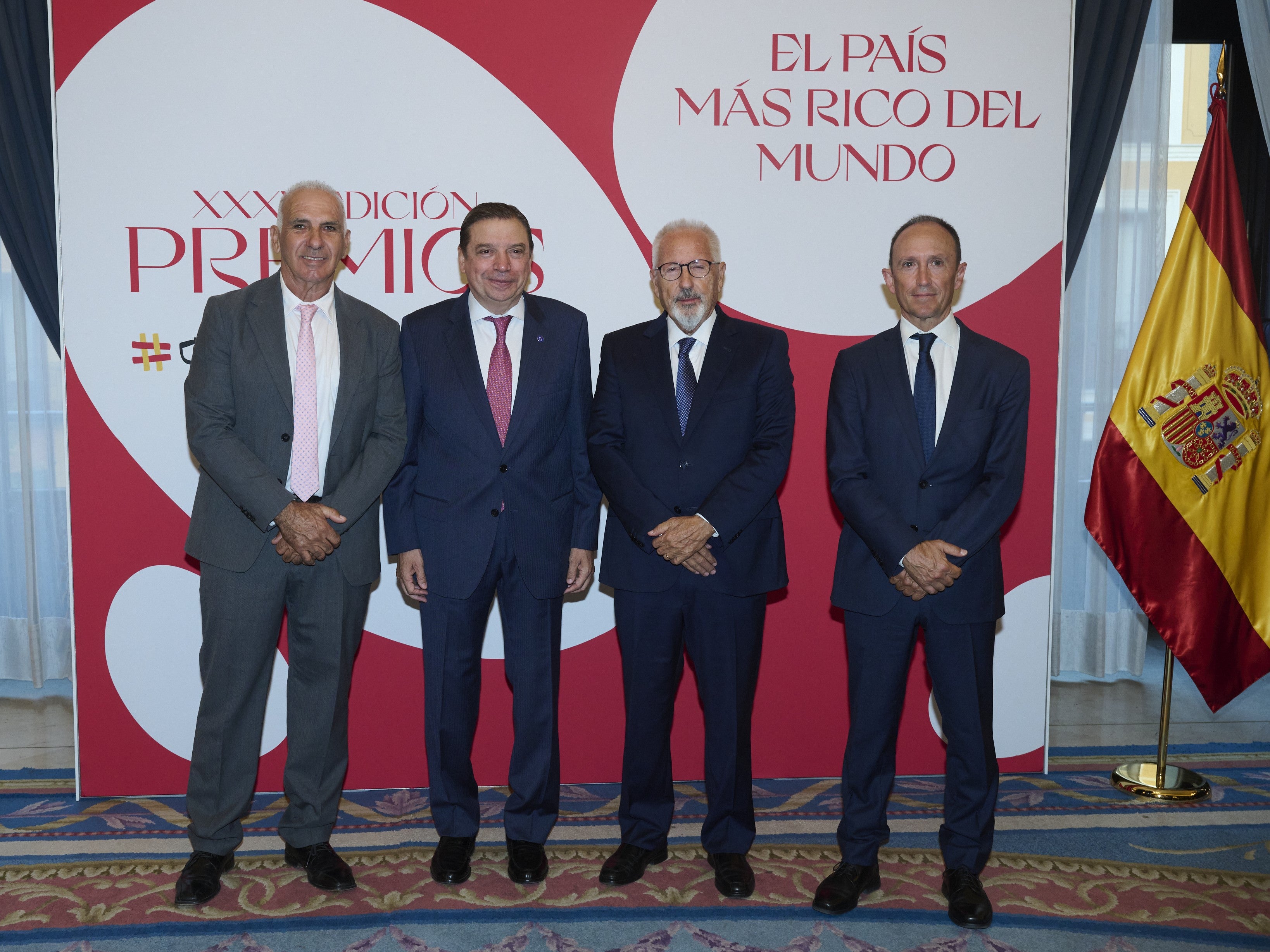 TROPS recibe los premios “Alimentos de España” a la Industria Alimentaria y a la Internacionalización Alimentaria del Ministerio de Agricultura TROPS recibe los premios “Alimentos de España” a la Industria Alimentaria y a la Internacionalización Alimentaria del Ministerio de Agricultura
