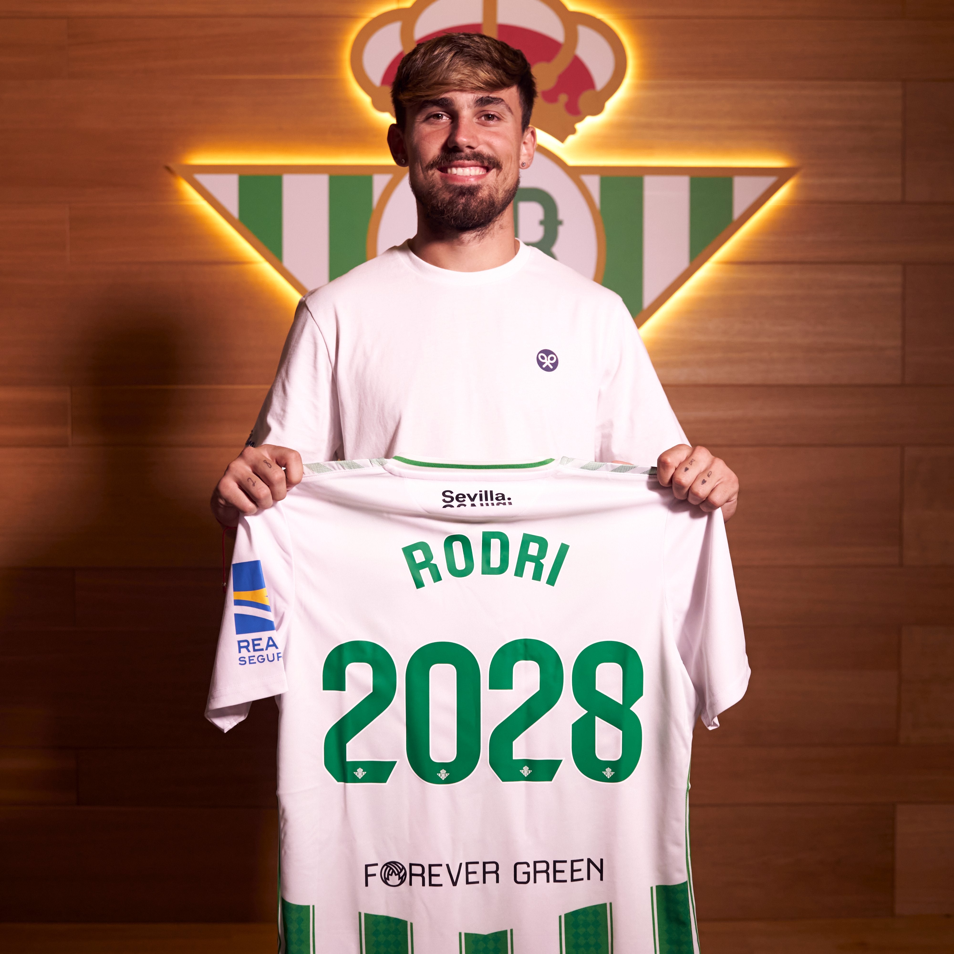 El Betis amplía el contrato de Rodri por dos años más El Betis amplía el contrato de Rodri por dos años más