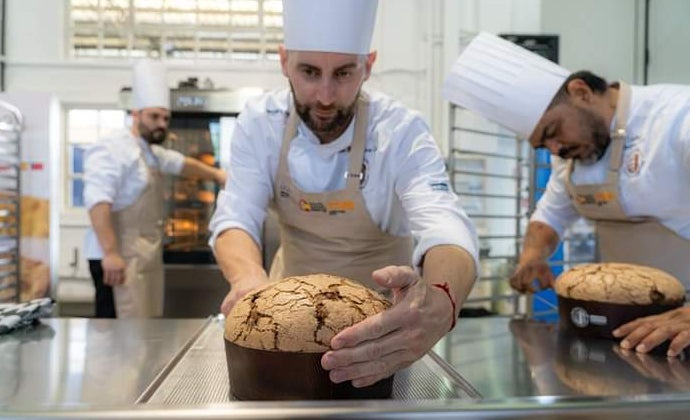 El panettone de chocolate elaborado por José Manuel Marcos es uno de los dulces más deseados esta Navidad El panettone de chocolate elaborado por José Manuel Marcos es uno de los dulces más deseados esta Navidad