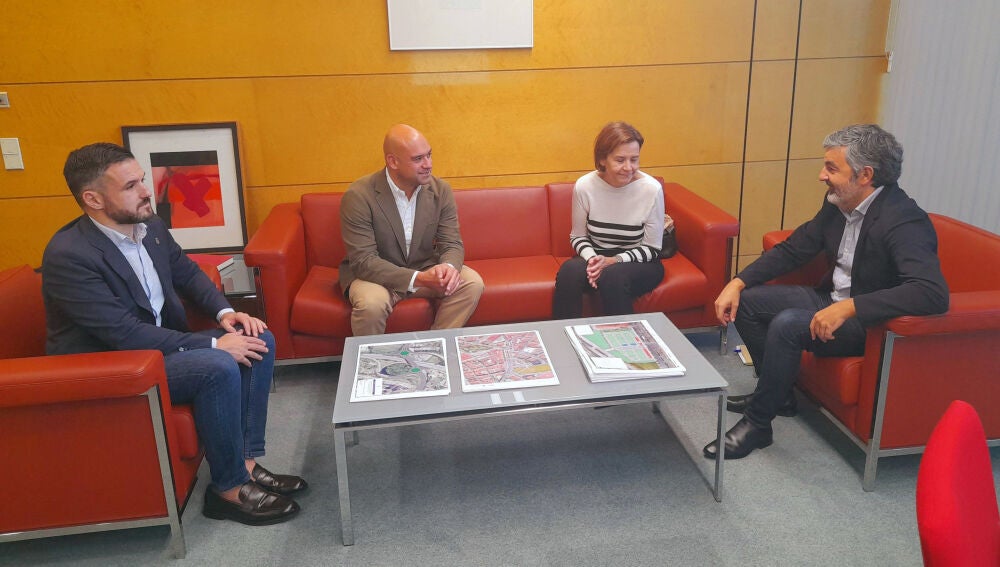 Reunión de la alcaldesa de Gijón con el consejero de Fomento
