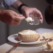 La quesería Quesos de Casar gana la XXIII Cata Concurso Torta del Casar convocado por la Denominación de Origen