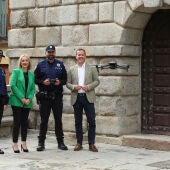 Carlos Velázquez presenta el dron de la Policía Local