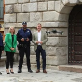 Carlos Velázquez presenta el dron de la Policía Local Carlos Velázquez presenta el dron de la Policía Local