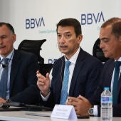 David Conde, Director Territorial Este; Rafael Domenech, Responsable de Análisis Económico de BBVA Research y Antonio Carreto, Director Regional Este. 