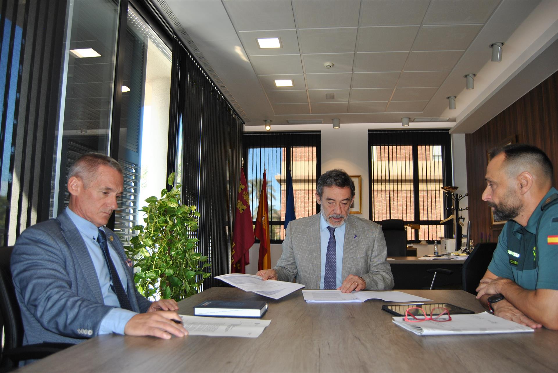 Murcia refuerza los dispositivos de seguridad en puntos sensibles y aumenta las medidas antiterroristas Murcia refuerza los dispositivos de seguridad en puntos sensibles y aumenta las medidas antiterroristas