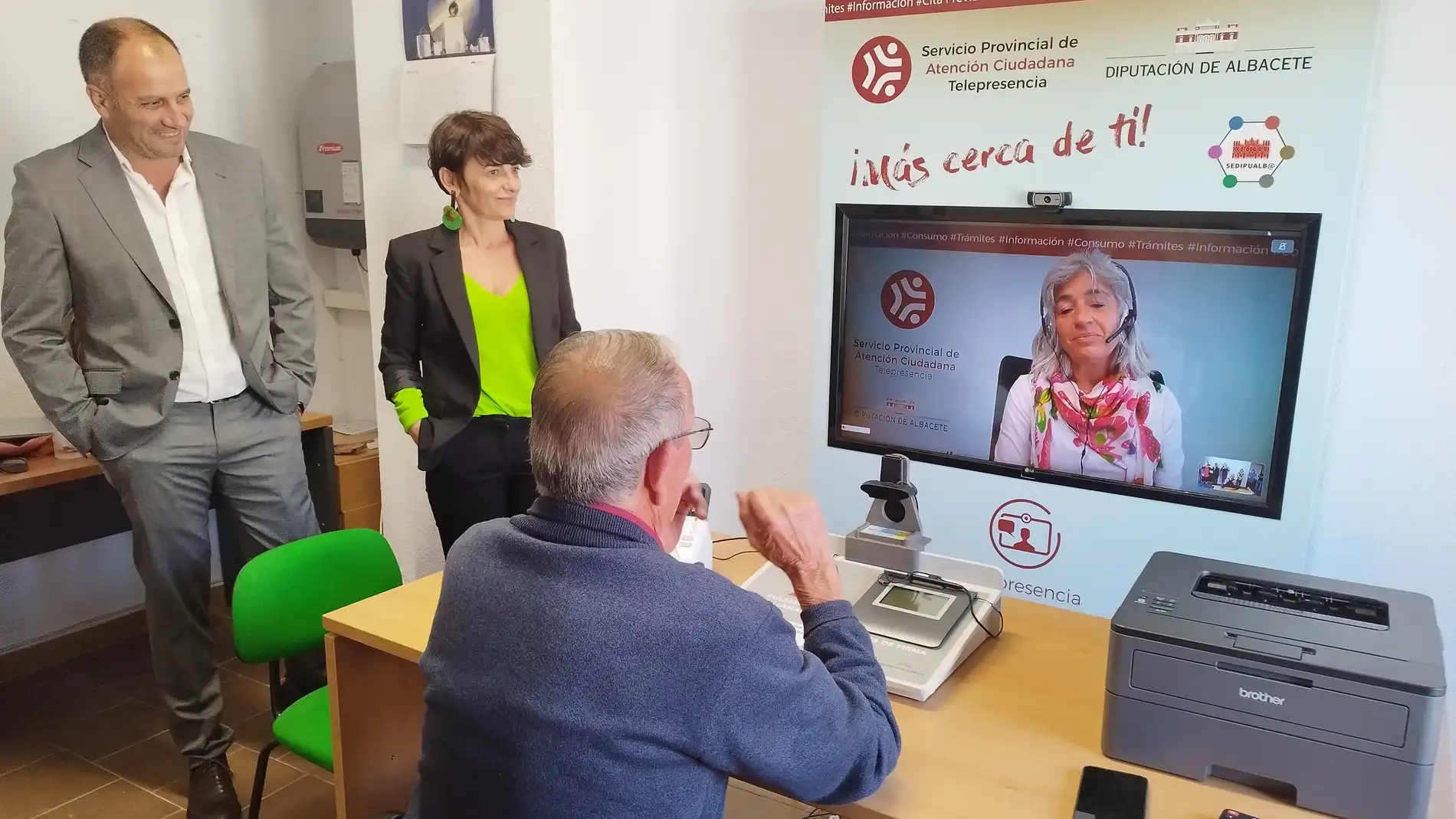  La Telepresencia elimina la distancia entre Nerpio y Albacete en trámites administrativos