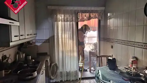 Dos personas heridas por varias quemaduras en un incendio de un piso en Benidorm Dos personas heridas por varias quemaduras en un incendio de un piso en Benidorm