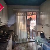 Dos personas heridas por varias quemaduras en un incendio de un piso en Benidorm