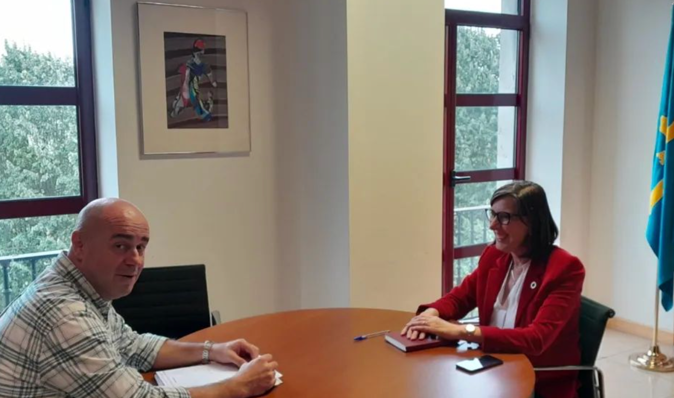Ayuntamiento de Parres y Principado analizan la situación en materia de saneamiento y abastecimiento Ayuntamiento de Parres y Principado analizan la situación en materia de saneamiento y abastecimiento