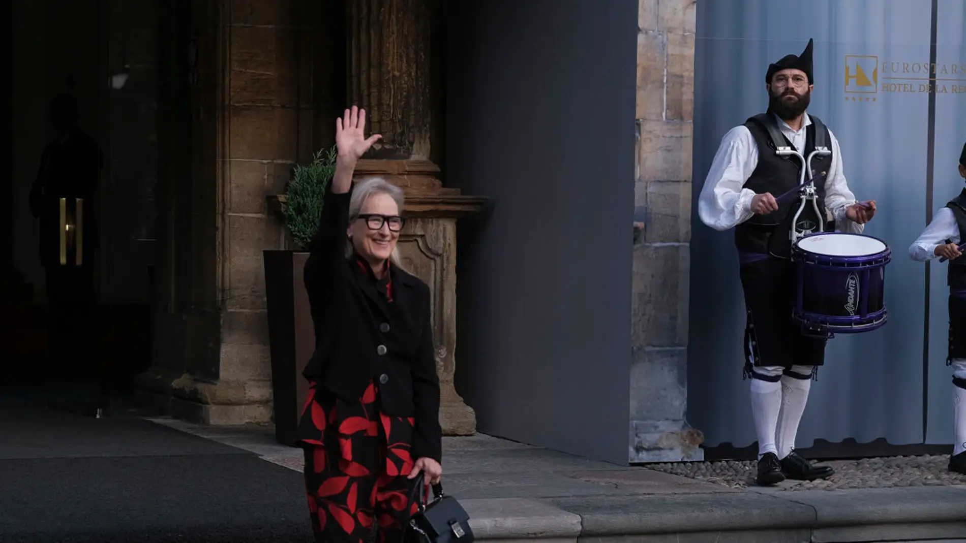 Meryl Streep baila al son de las gaitas en Oviedo/ EFE/Paco Paredes