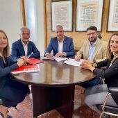 Firma del acuerdo en Cádiz