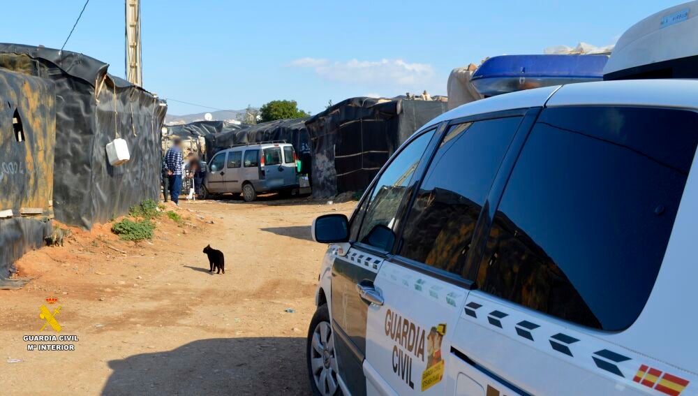 La joven fue localizada en unas condiciones de salubridad e higiene deplorables en una chabola de Níjar