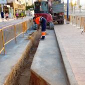 Benidorm invierte cerca de 50.000 euros en renovar las canalizaciones del alumbrado de la playa de Poniente