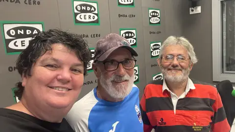 Miguel Galiana 'Gaucho, recibe el pin de 'Supervilero Honorífico'. Miguel Galiana 'Gaucho, recibe el pin de 'Supervilero Honorífico'.