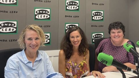 Martina Mertens y Cristina Hern&aacute;ndez, edil de Residente Internacionales y t&eacute;cnica de la Oficina Pangea, nos explican los detalles del XVI D&iacute;a Internacional de l'Alf&agrave;s del Pi.