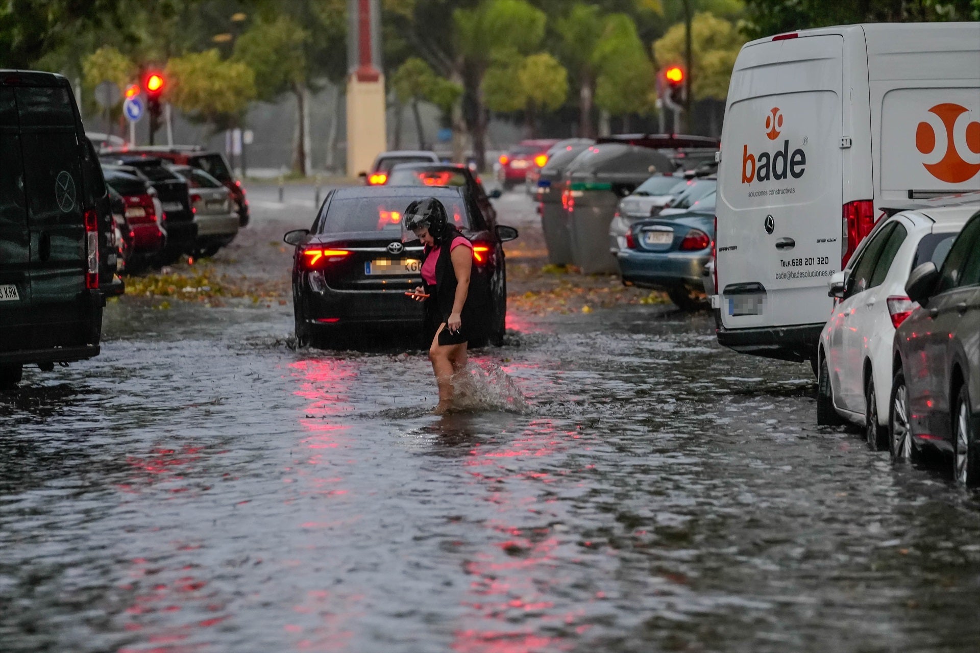 La borrasca Aline mantiene en avisos importantes a casi toda España por lluvias, olas o viento este viernes La borrasca Aline mantiene en avisos importantes a casi toda España por lluvias, olas o viento este viernes