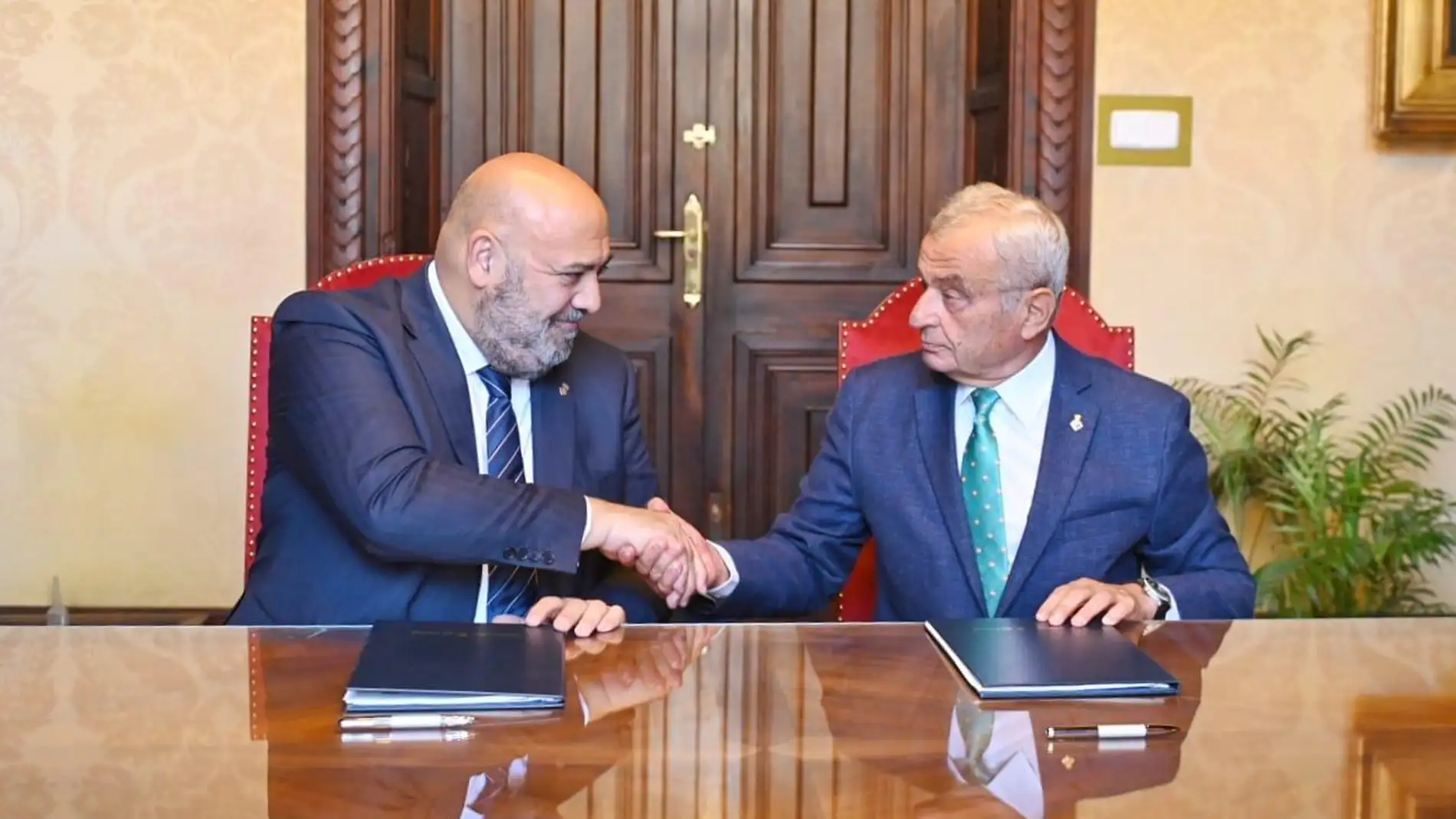 Jaime Martínez (PP) y Fulgencio Coll (Vox) sellan el acuerdo programático en el Ayuntamiento de Palma