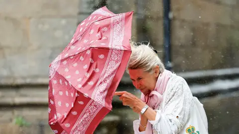 Madrid aumenta el nivel de alerta por la borrasca Aline: estas zonas permanecen cerradas Madrid aumenta el nivel de alerta por la borrasca Aline: estas zonas permanecen cerradas/ EFE/Lavandeira jr