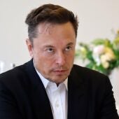 Elon Musk considera bloquear X en toda Europa