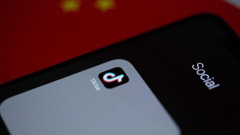 Imagen de archivo de la aplicaci&oacute;n de TikTok en un tel&eacute;fono m&oacute;vil.