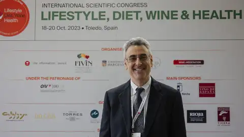 Ken Mukamal, profesor de la Facultad de Medicina y Asociado de Departamento de Nutrición en la Escuela Chan de Salud Pública de Harvard Ken Mukamal, profesor de la Facultad de Medicina y Asociado de Departamento de Nutrición en la Escuela Chan de Salud Pública de Harvard