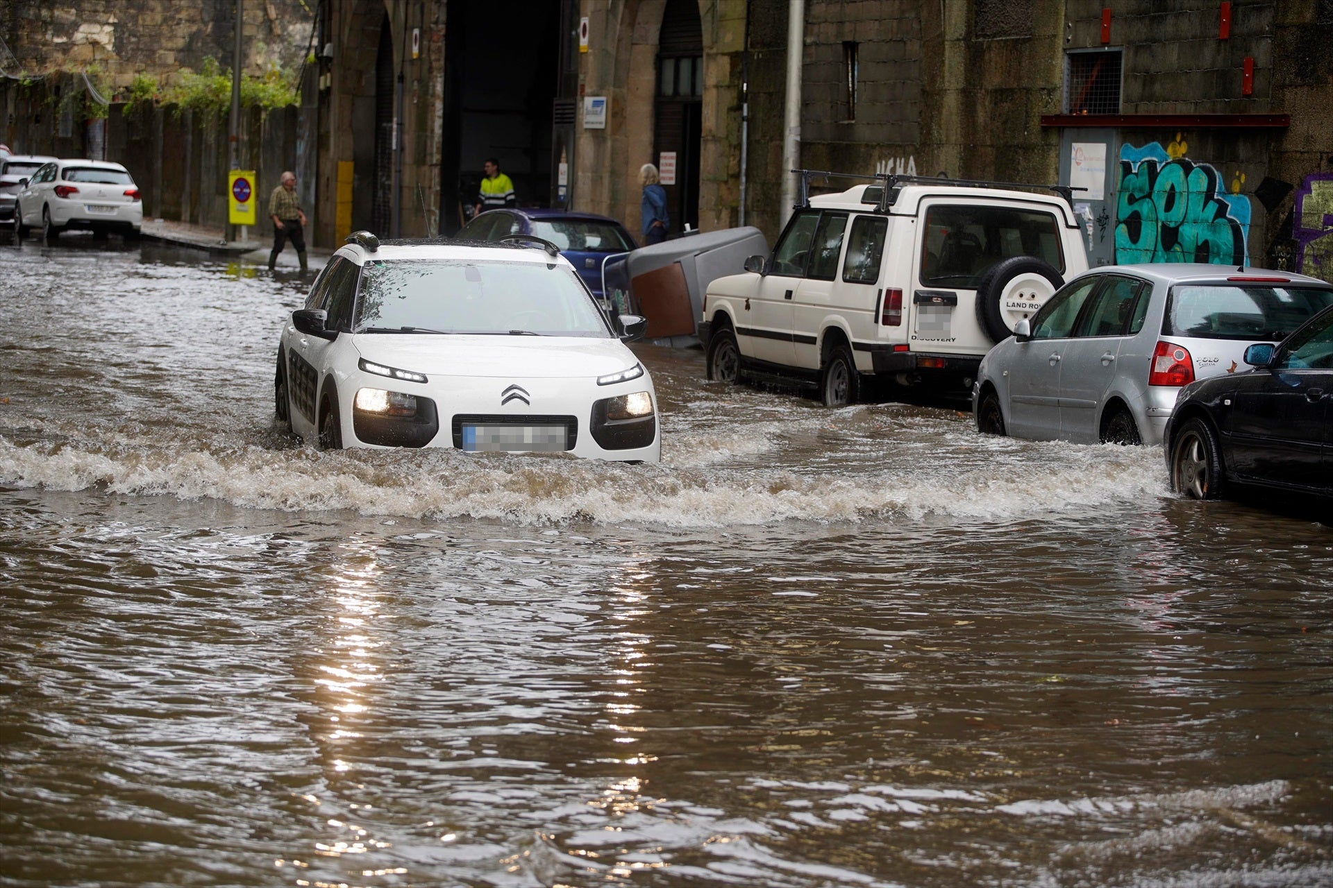 La borrasca Aline mantiene varias zonas de España en alerta roja: estos son los avisos de la AEMET La borrasca Aline mantiene varias zonas de España en alerta roja: estos son los avisos de la AEMET