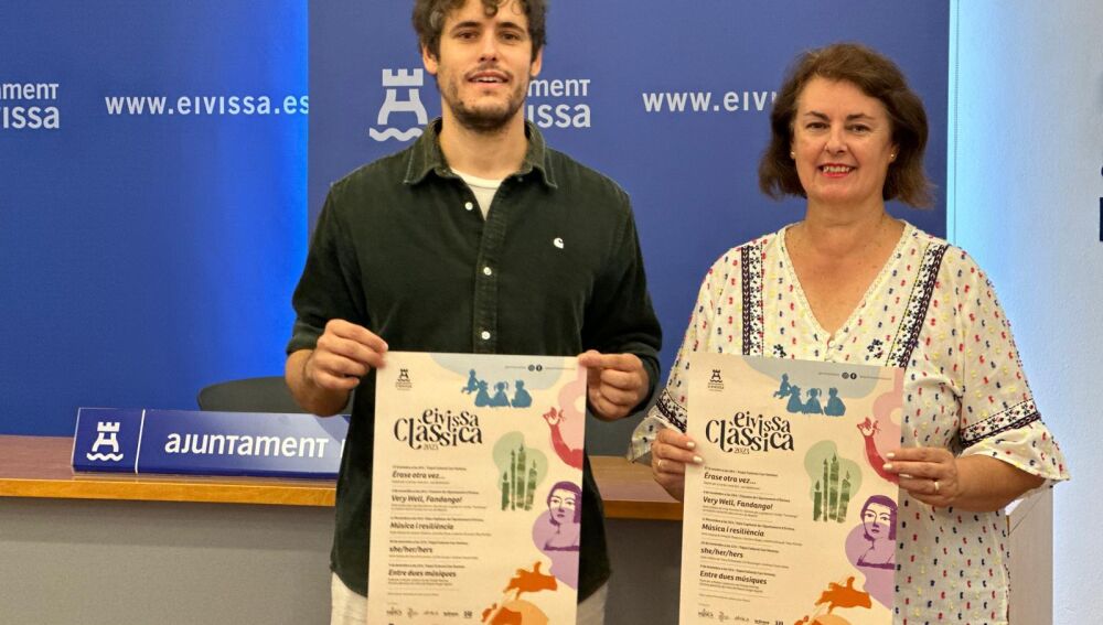 La concejala de Cultura del Ayuntamiento de Eivissa, Carmen Domínguez, y el promotor y músico Carlos Vesperinas han presentado este jueves la primera edición del Festival Eivissa Clàssica