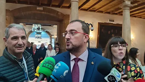 El presidente de Asturias, Adrián Barbón, en declaraciones a los periodistas en el Hotel Reconquista (Oviedo) Barbón cree que la comisión del Senado fue "una falta de respeto" a los presidentes autonómicos