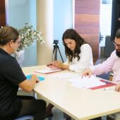 El Ayuntamiento de Sant Antoni y Vibra Hotels realizan entrevistas de trabajo para estudiantes del SOIB de Ibiza 