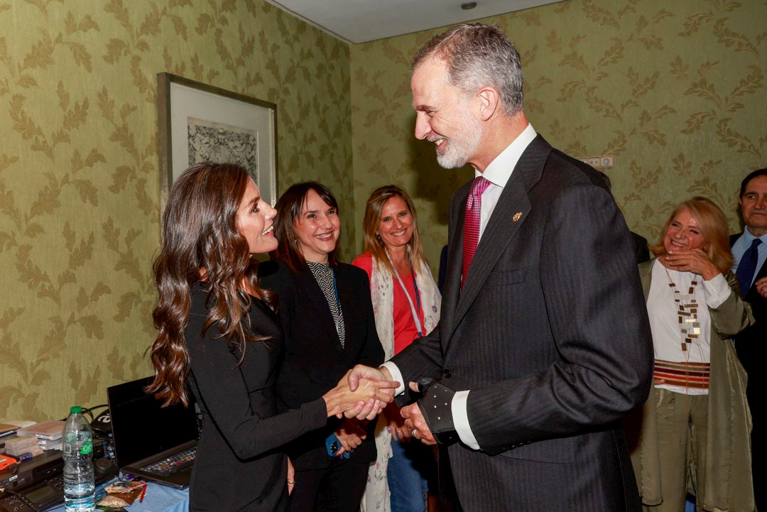 Los reyes rememoran 20 años después su primer saludo cuando Letizia Ortiz era periodista Los reyes rememoran 20 años después su primer saludo cuando Letizia Ortiz era periodista