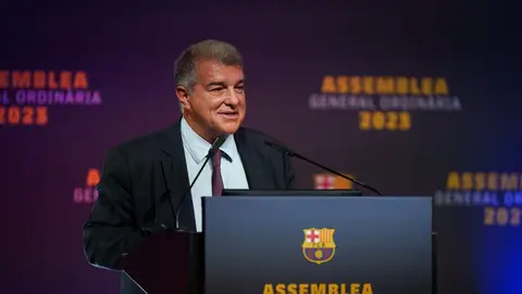 El presidente del FC Barcelona, Joan Laporta, durante la Asamblea de Compromisarios del club Joan Laporta: "Salvar al Barça de la quiebra no se improvisa"