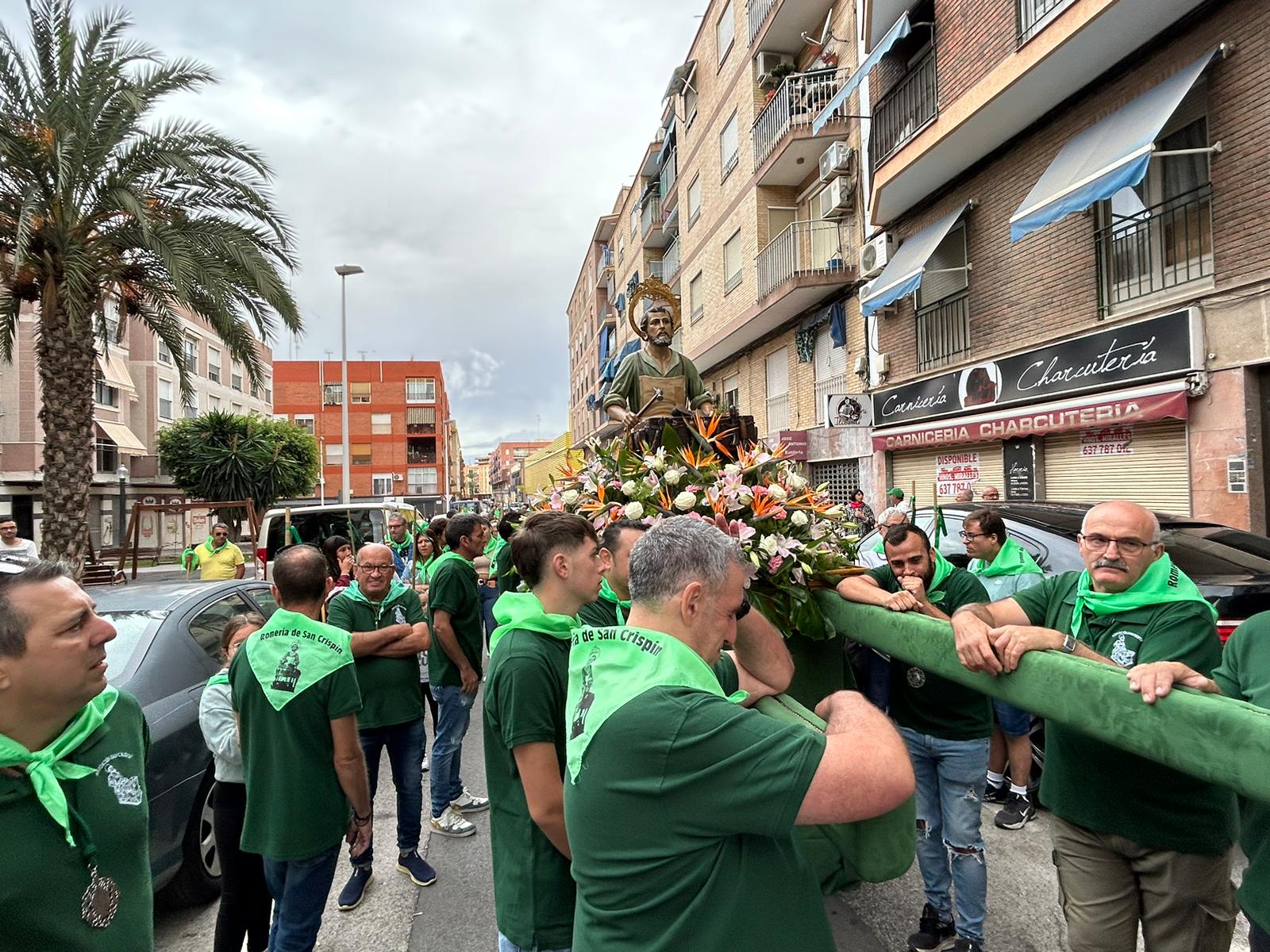 San Crispín ilumina el amanecer de Elche con una romería de 2023 de alta participación por las calles de El Toscar y Carrús San Crispín ilumina el amanecer de Elche con una romería de 2023 de alta participación por las calles de El Toscar y Carrús