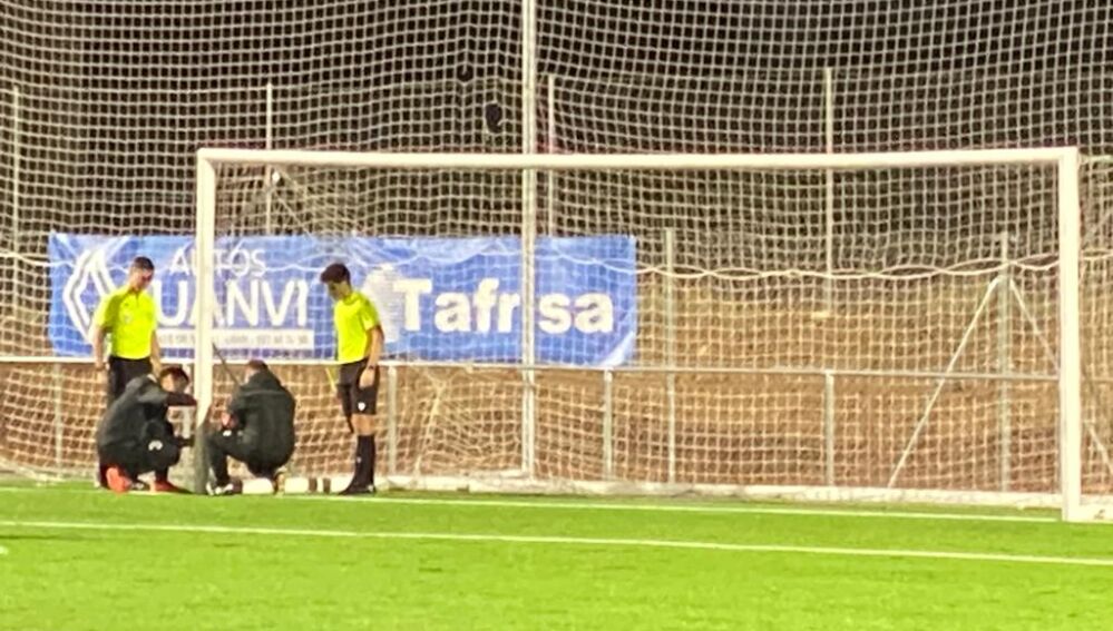 El equipo arbitral del Unionistas B - Salamanca UDS B detectó que las redes de las porterías están rotas