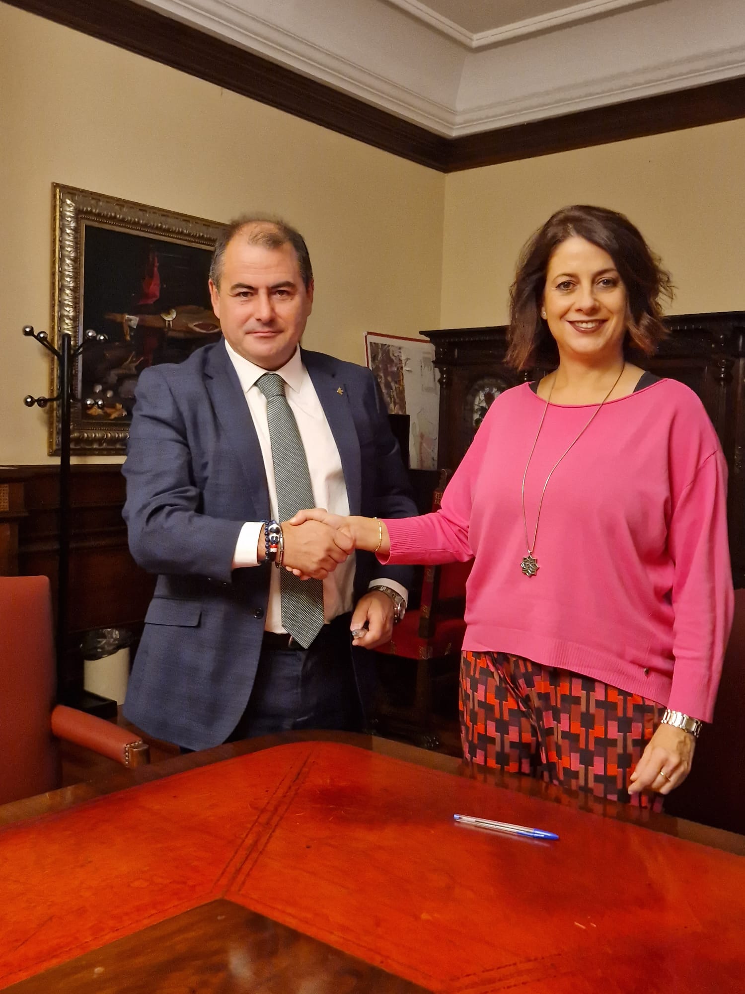 Ayuntamiento y Caja Rural firman un préstamo para pagar las obras Ayuntamiento y Caja Rural firman un préstamo para pagar las obras