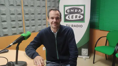 Diplomado en relaciones laborales, Daniel Martínez Hablamos de los trámites necesarios para iniciar la actividad como empresa y los requisitos para darse de alta como autónomo en la Seguridad Social.