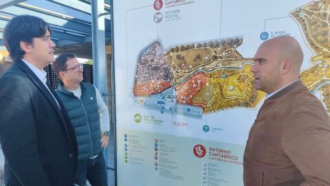 Visita del consejero de Ciencia al Jard&iacute;n Bot&aacute;nico de Gij&oacute;n