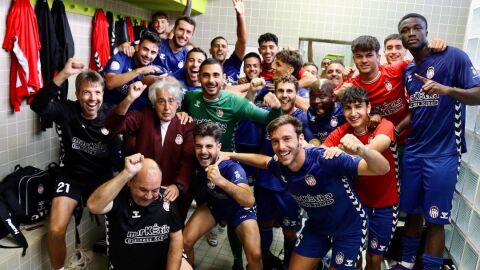 El Acero celebra su victoria frente al Jove Español de Sant Vicent del Raspeig