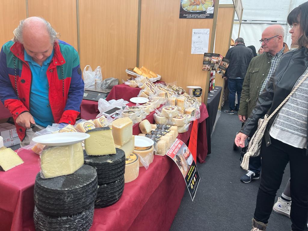 La Feria de Otoño de Biescas vende más de 5.000 kilos de queso La Feria de Otoño de Biescas vende más de 5.000 kilos de queso