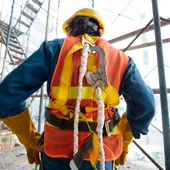 Trabajador con equipo de seguridad Trabajador con equipo de seguridad